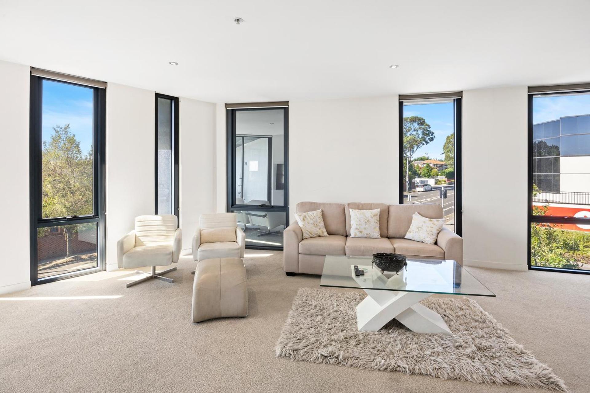 Spacious 2-bedroom Suite, Luxury Living, With Indoor Pool, Sauna, Gym Melbourne