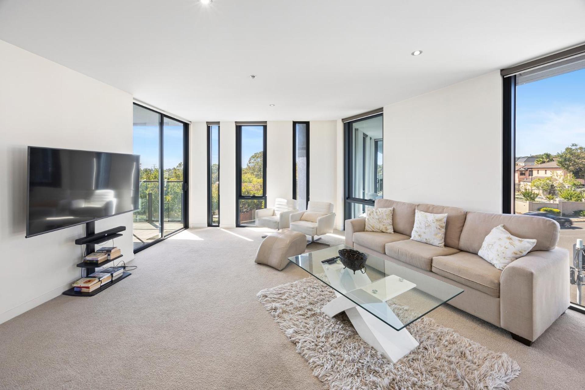 Spacious 2-bedroom Suite, Luxury Living, With Indoor Pool, Sauna, Gym Apartment
