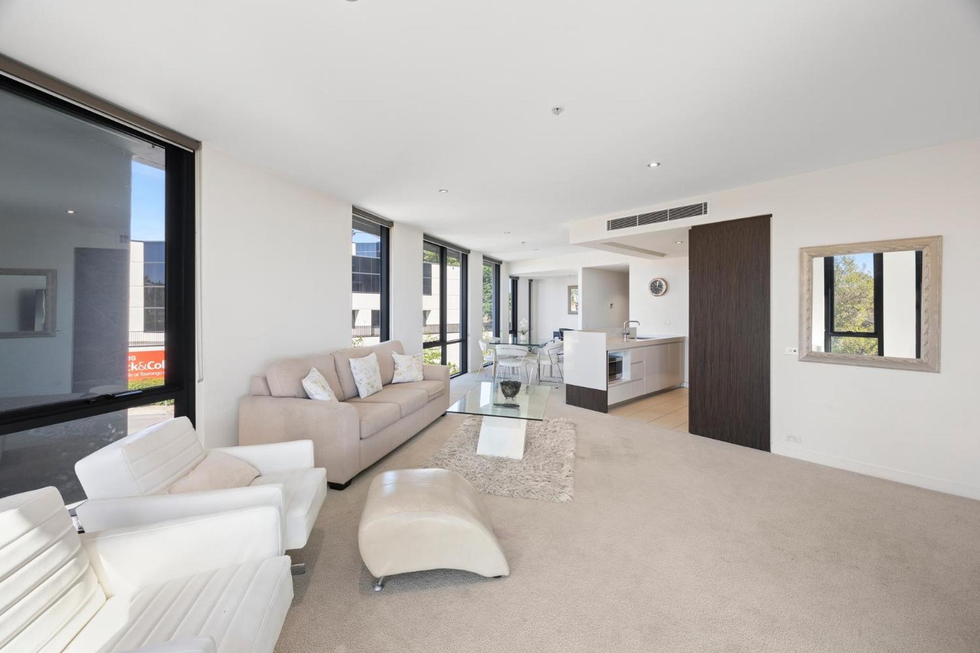 Apartment Spacious 2-bedroom Suite, Luxury Living, With Indoor Pool, Sauna, Gym