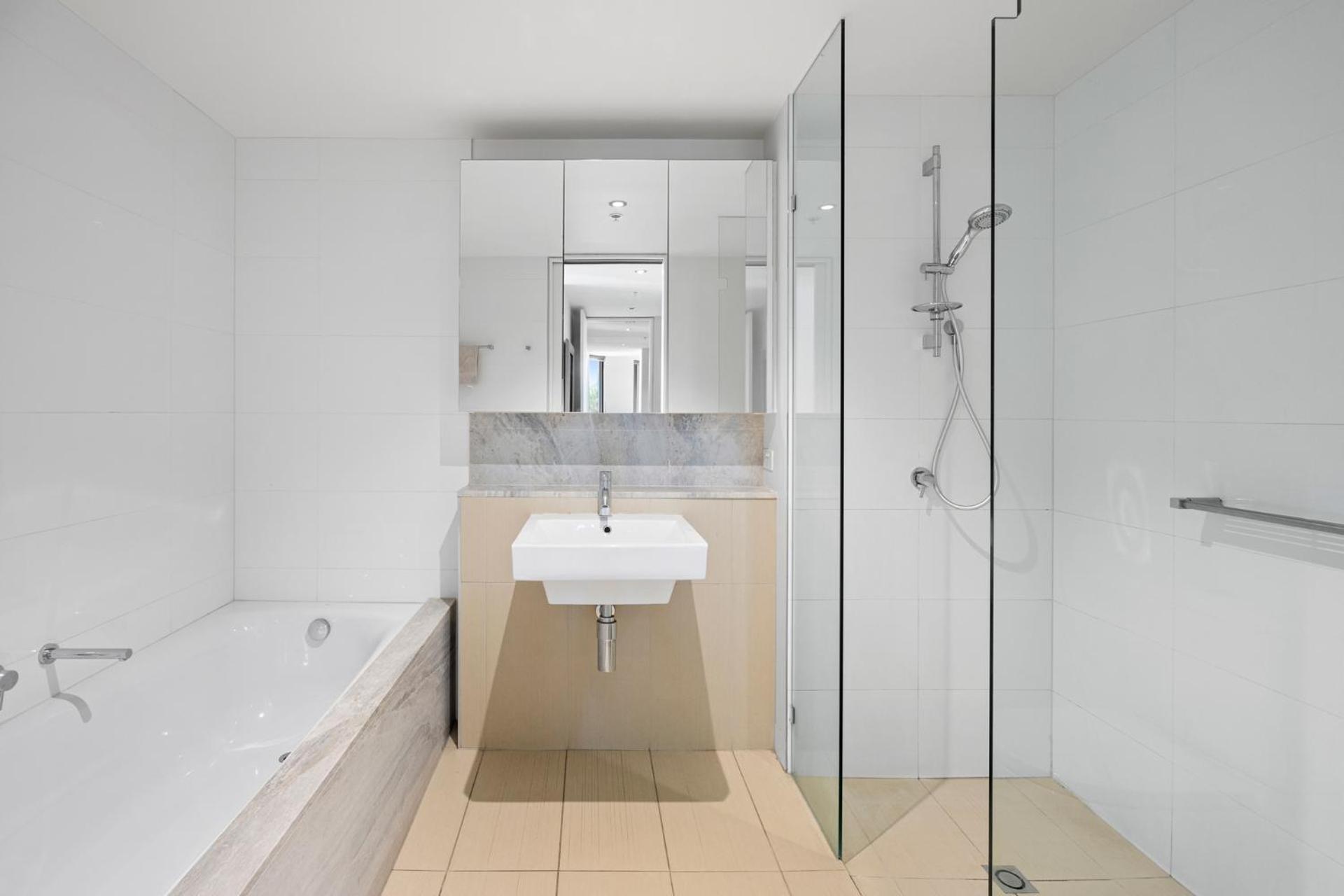 Spacious 2-bedroom Suite, Luxury Living, With Indoor Pool, Sauna, Gym Apartment Melbourne