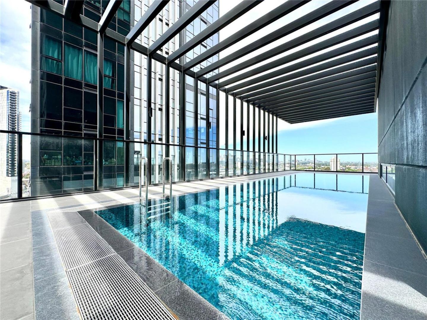 Stylish 3br With Bay Views, Huge Balcony And Pool *