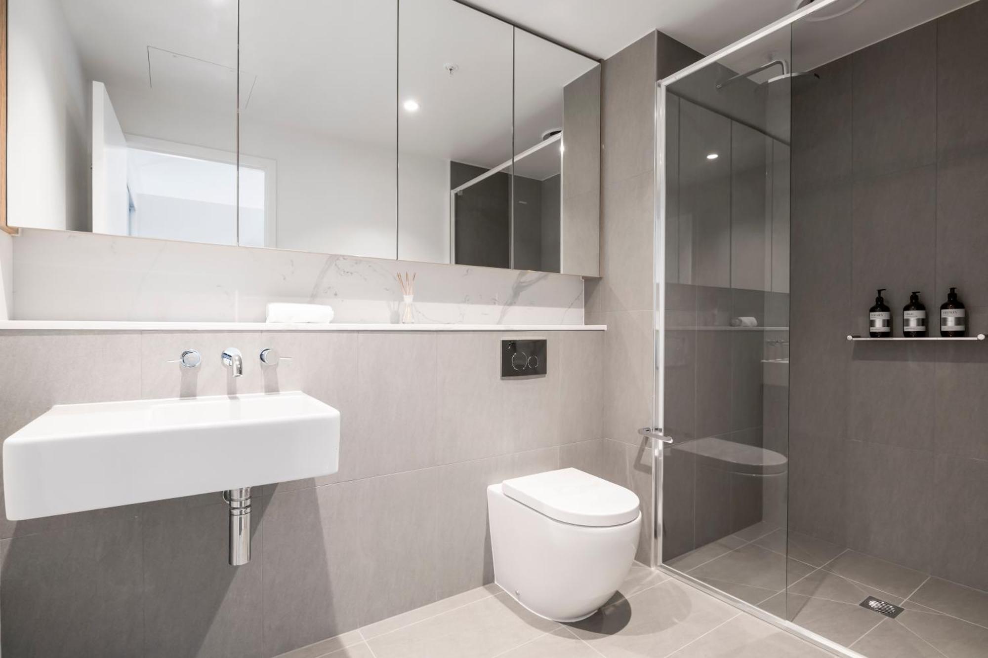 Apartment Stylish 3br With Bay Views, Huge Balcony And Pool Melbourne