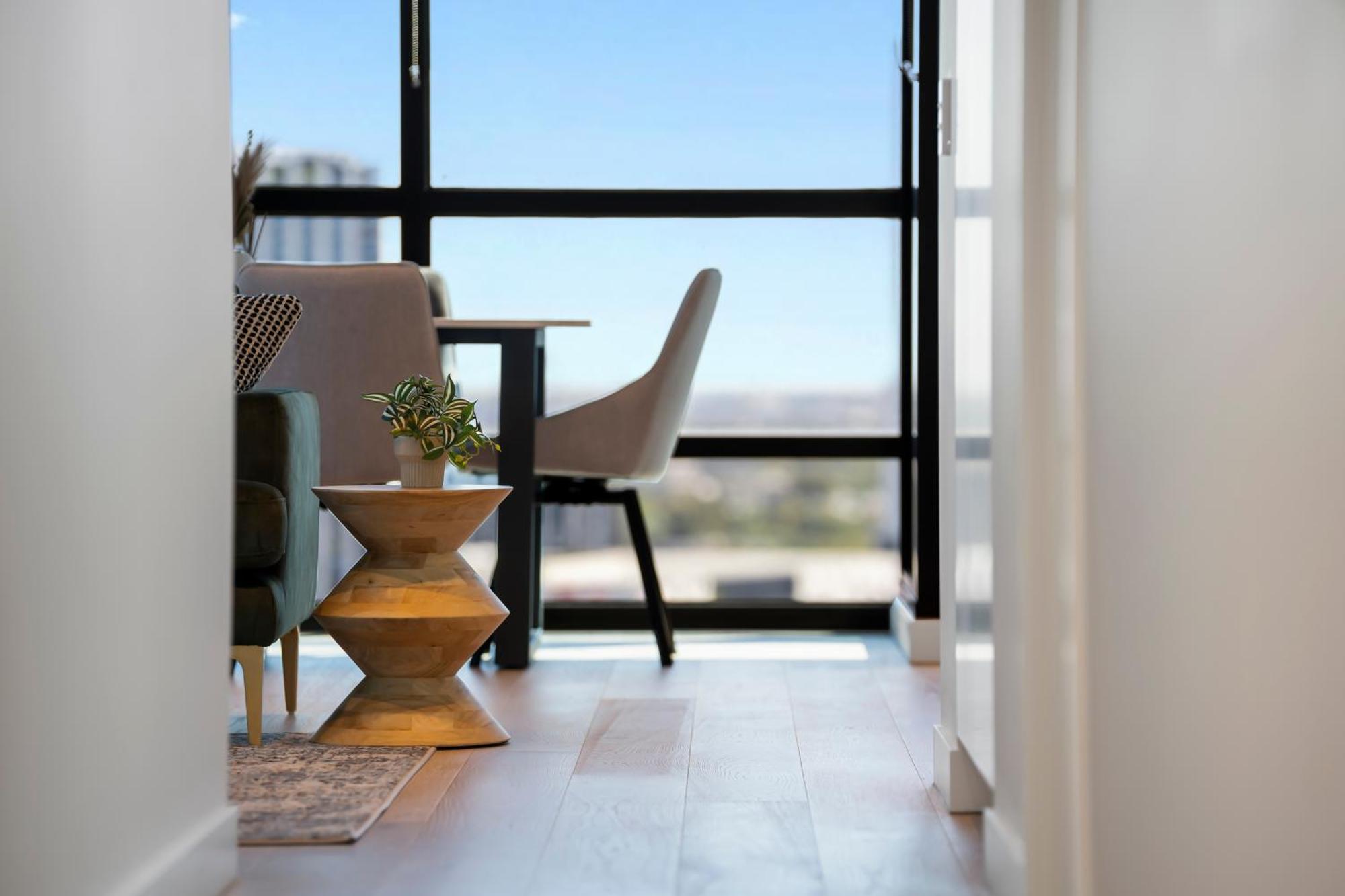 Apartment And Bay View 3br With Balcony And Wi-fi