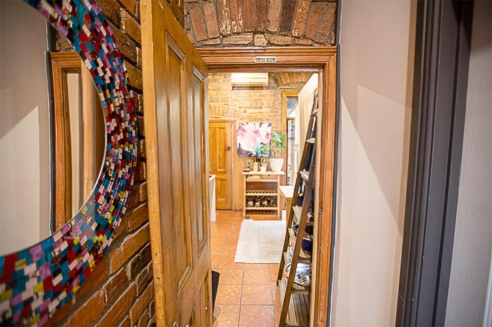 Fitzroy- Private 2-4 Guest #guesthouse #ausgp #directtram #f1 Holiday home