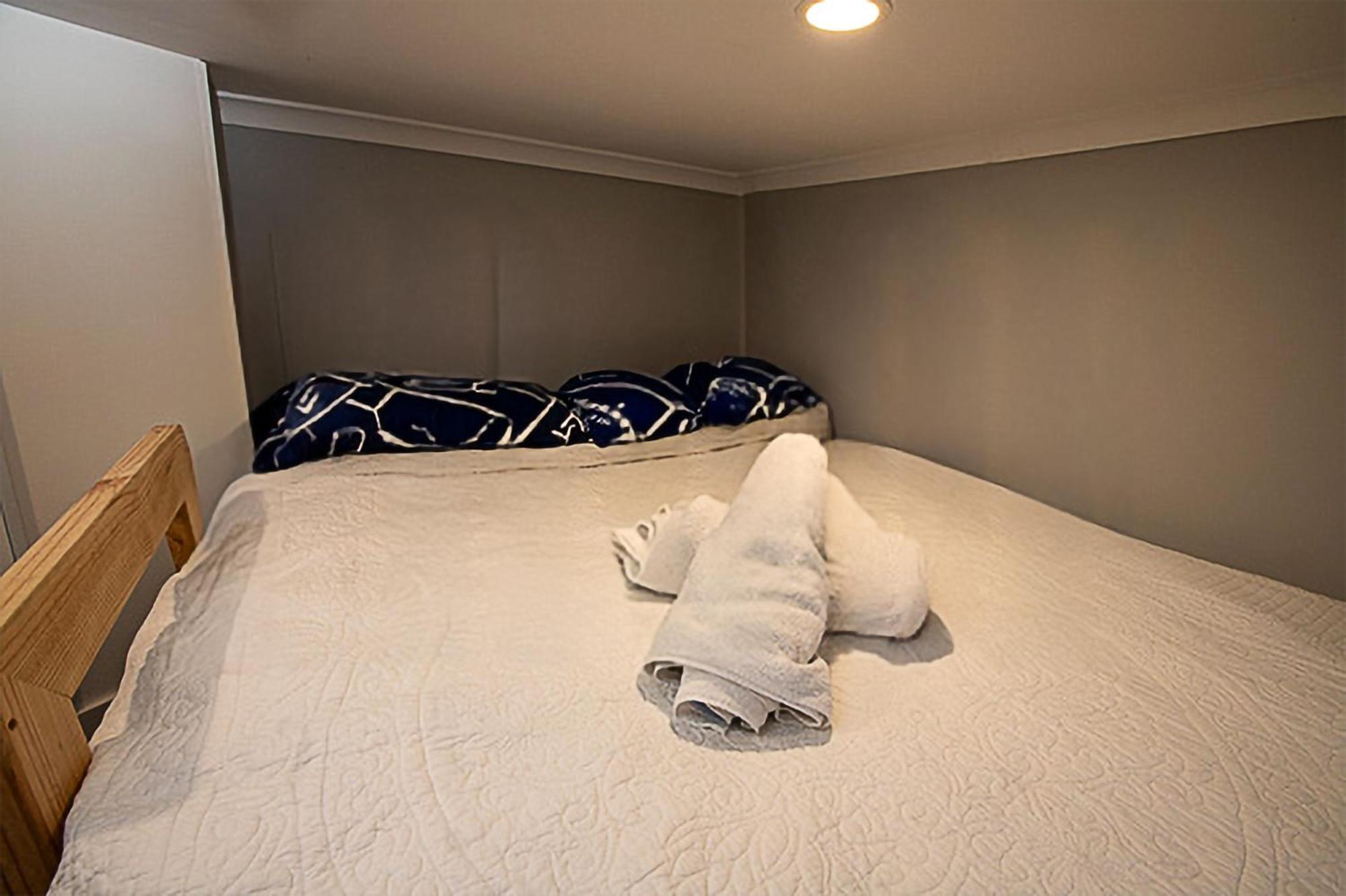 Fitzroy- Private 2-4 Guest #guesthouse #ausgp #directtram #f1 Holiday home *