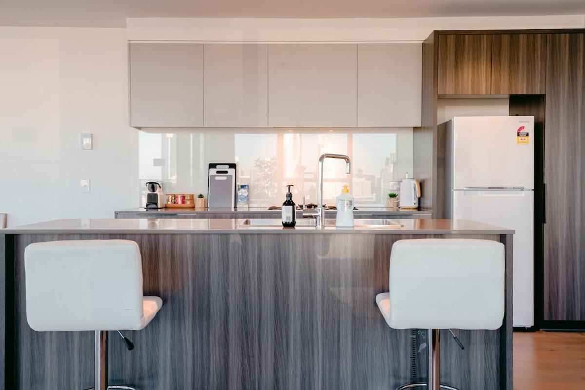 Penthouse At 3b2b2c-harbour-ocean View * Melbourne