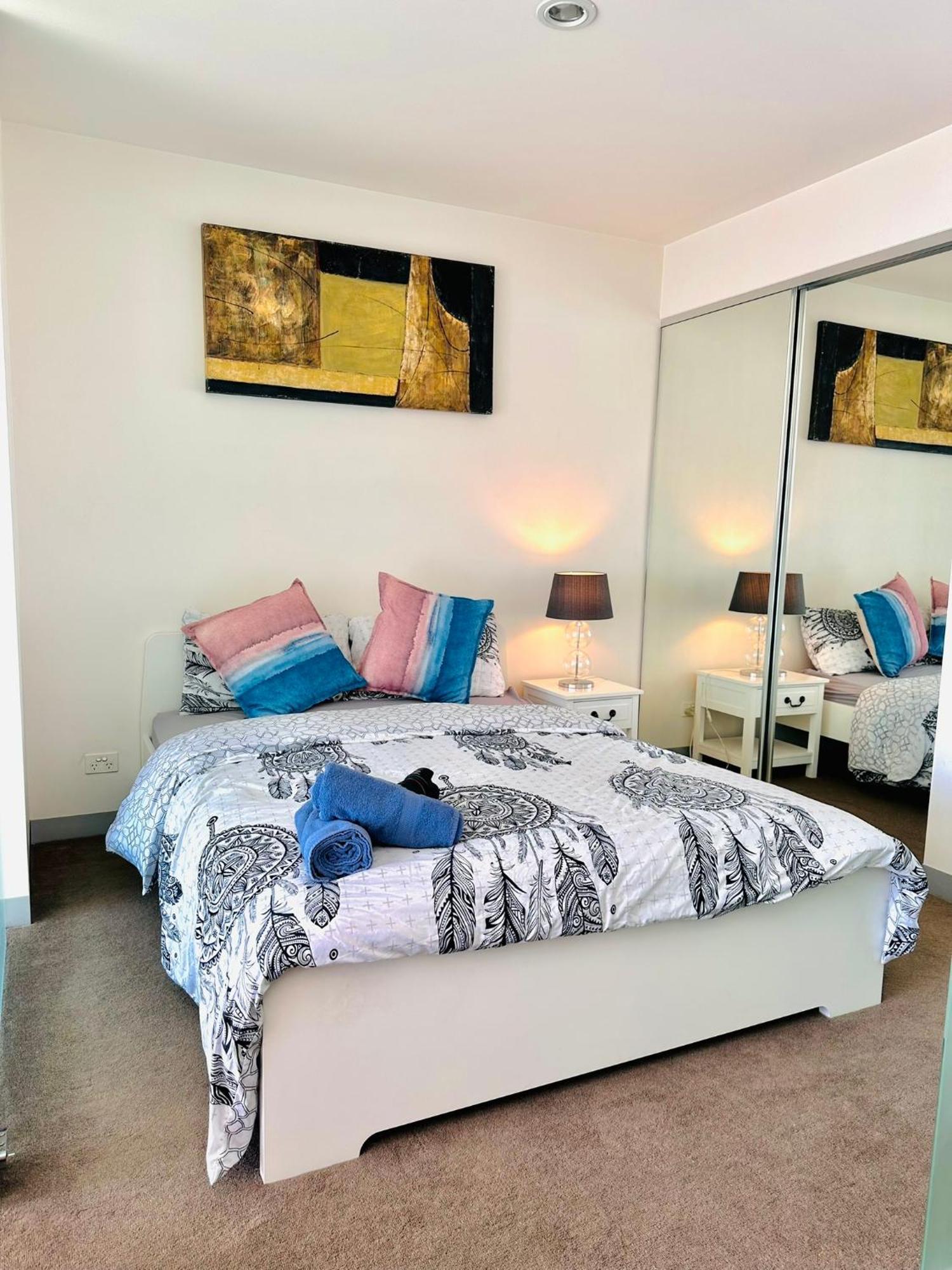 Premium With Balcony And Free Tram Access