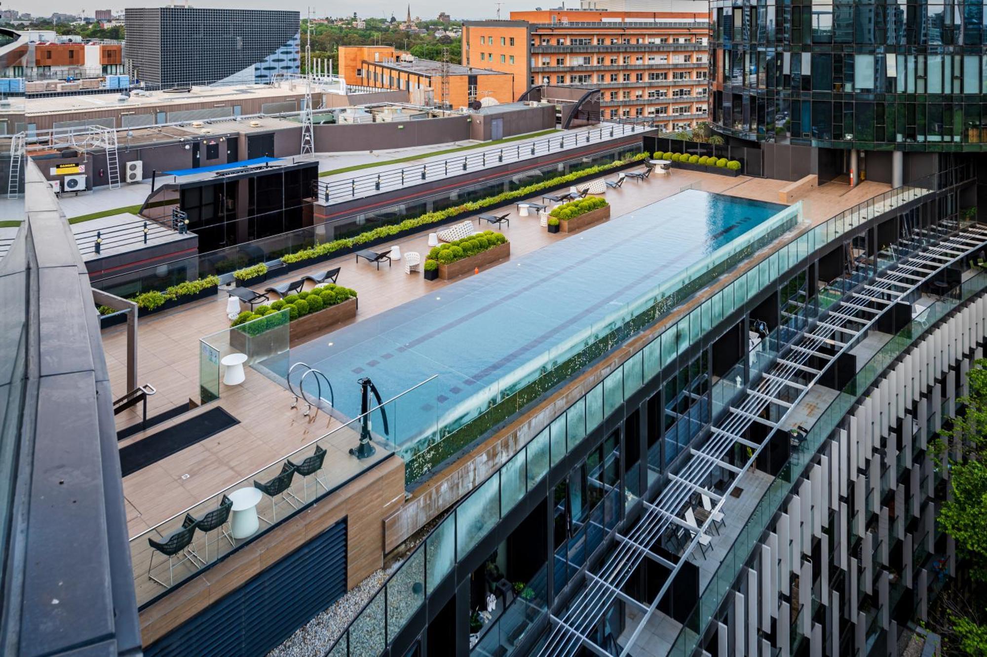Parkside Perfection Next To Cbd With Free Parking Apartment