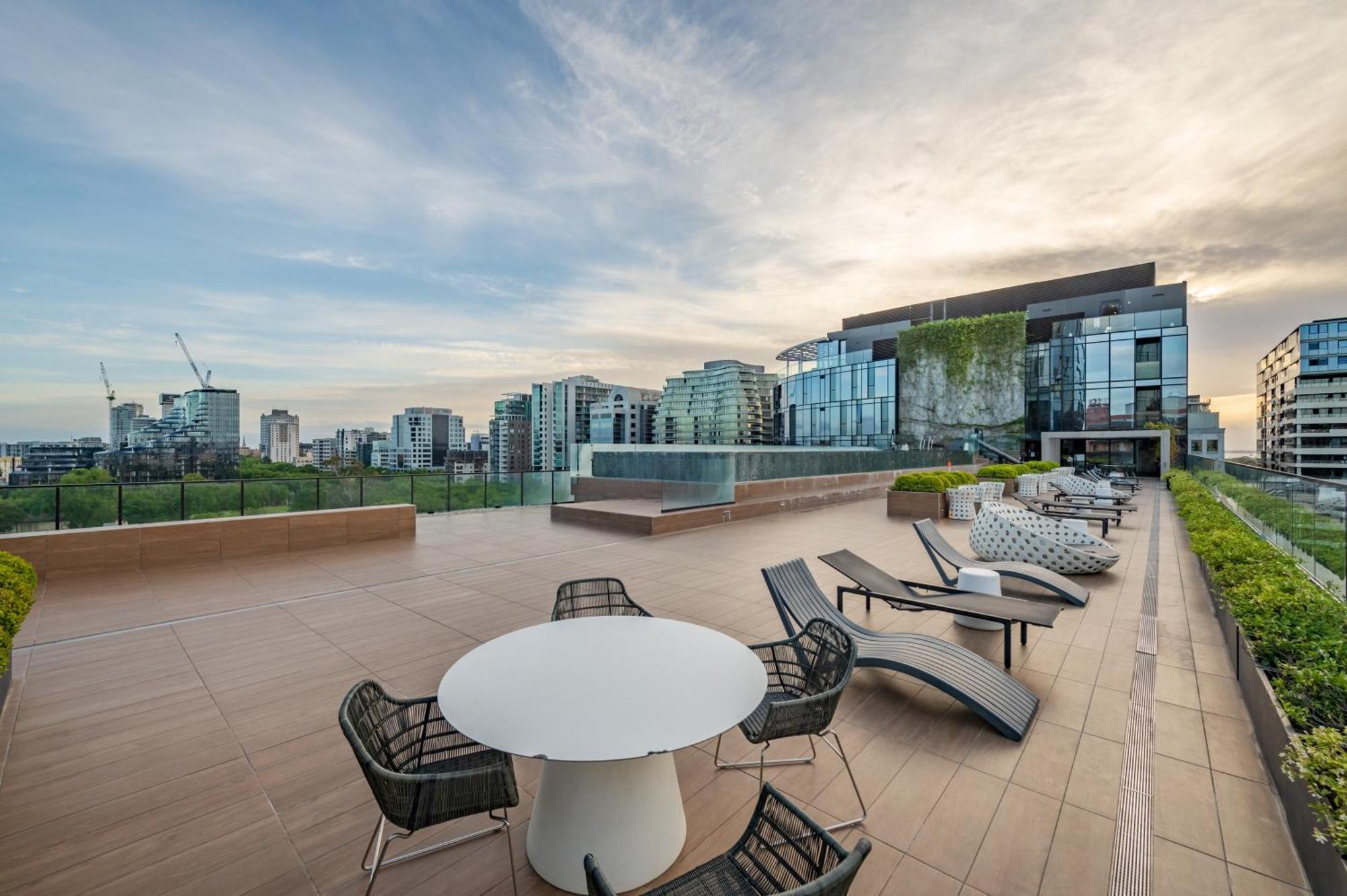 Apartment Parkside Perfection Next To Cbd With Free Parking
