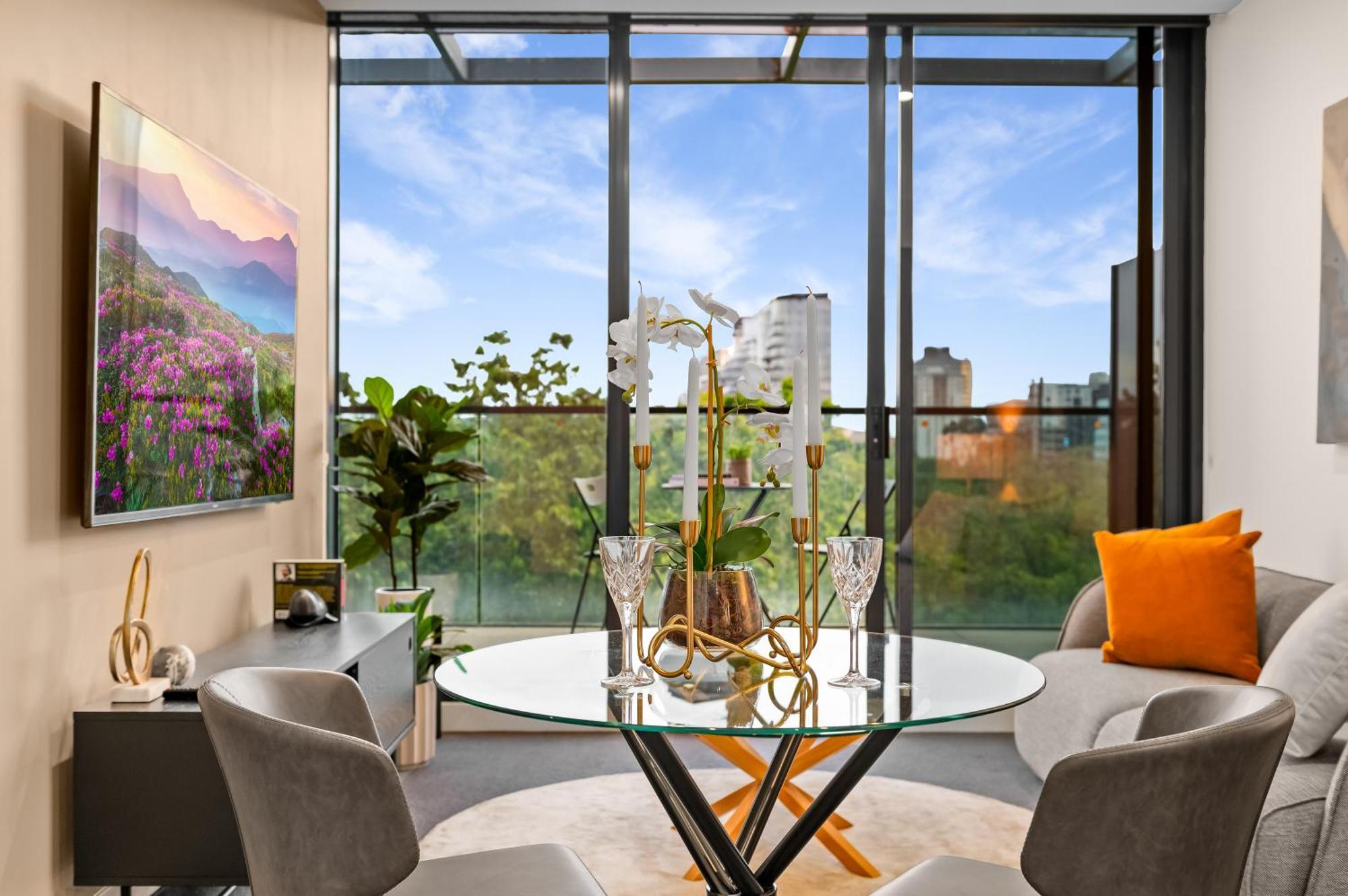 Apartment Parkside Perfection Next To Cbd With Free Parking Melbourne