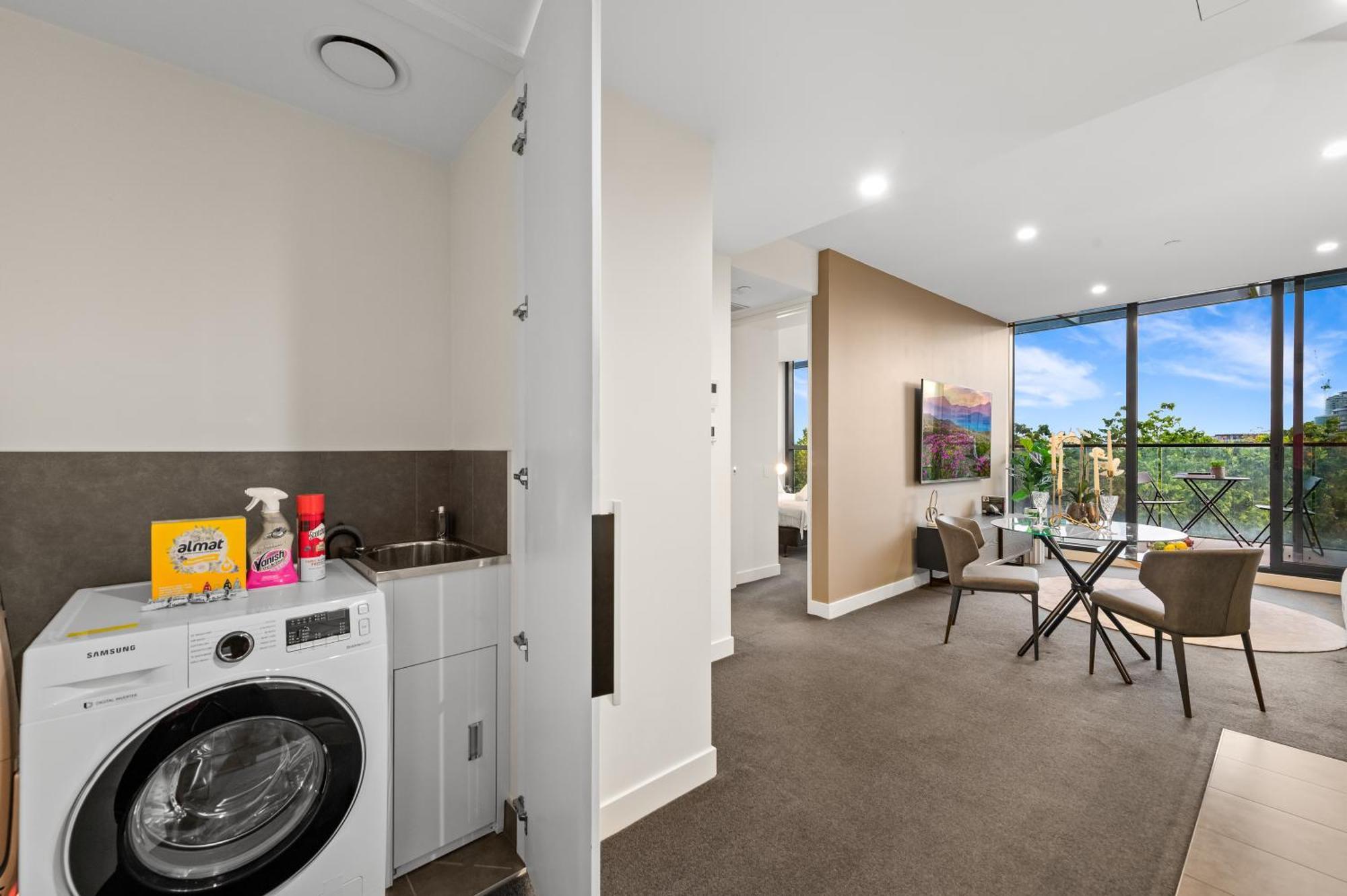 Parkside Perfection Next To Cbd With Free Parking Melbourne