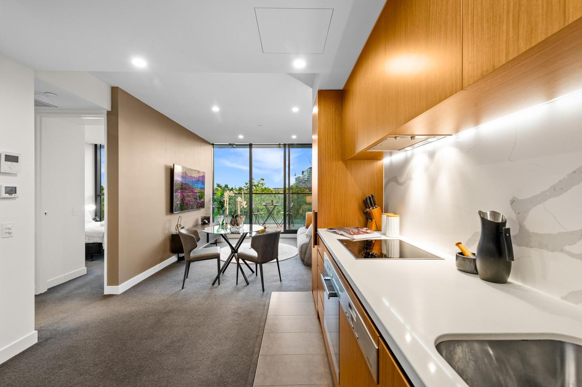 Parkside Perfection Next To Cbd With Free Parking Apartment *