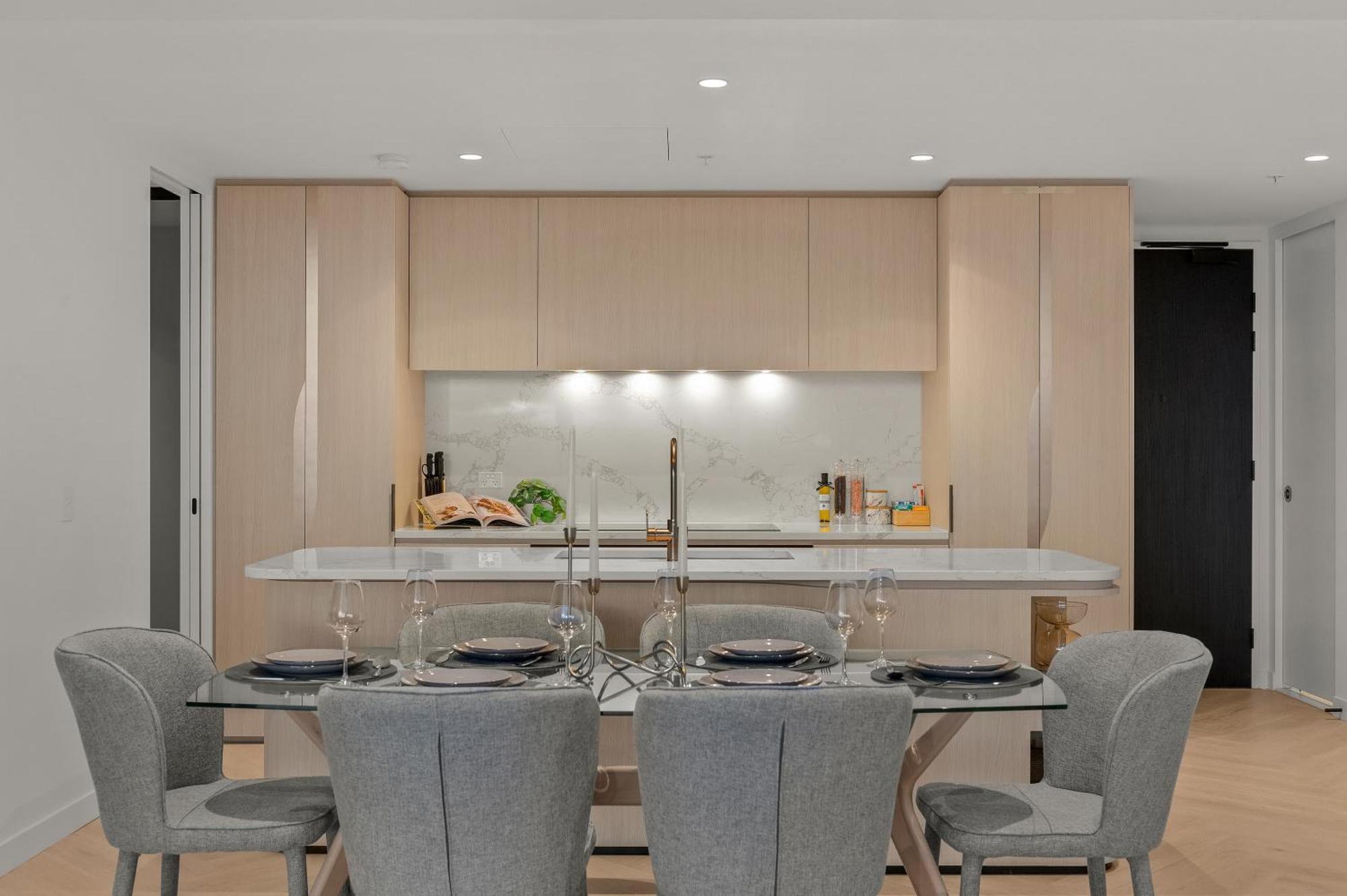 Sapphire Finest Cbd & Garden Views 3br 2b With Free Parking Apartment Melbourne