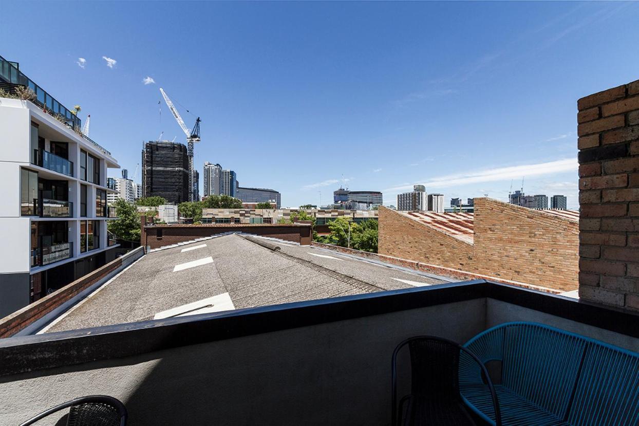 Apartment Melbourne- Balcony With Skylineviews #ausgp #f1 Melbourne