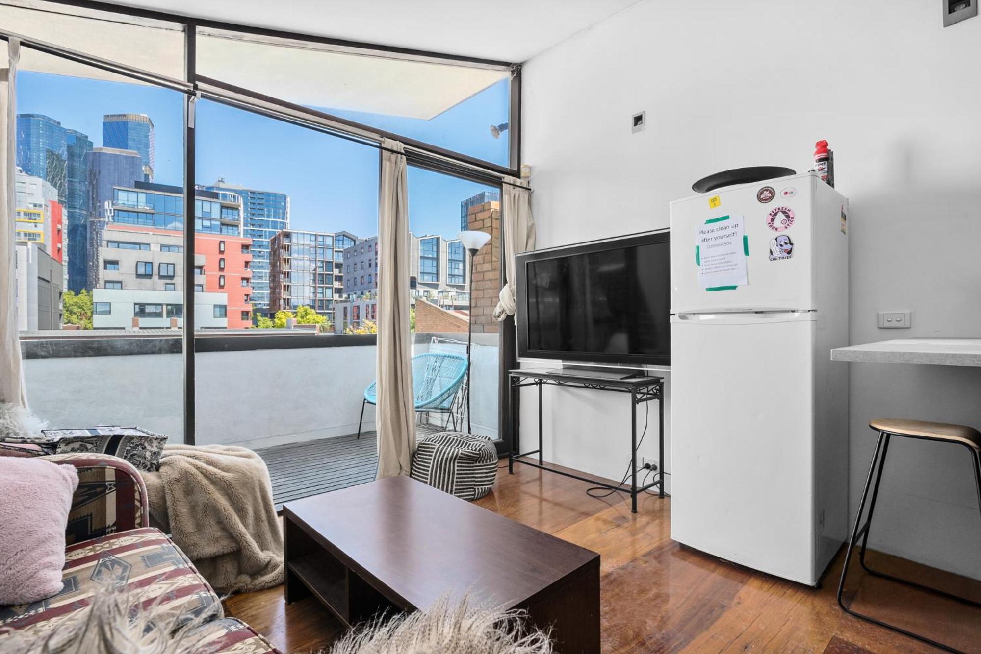 Apartment Melbourne- Balcony With Skylineviews #ausgp #f1 Melbourne
