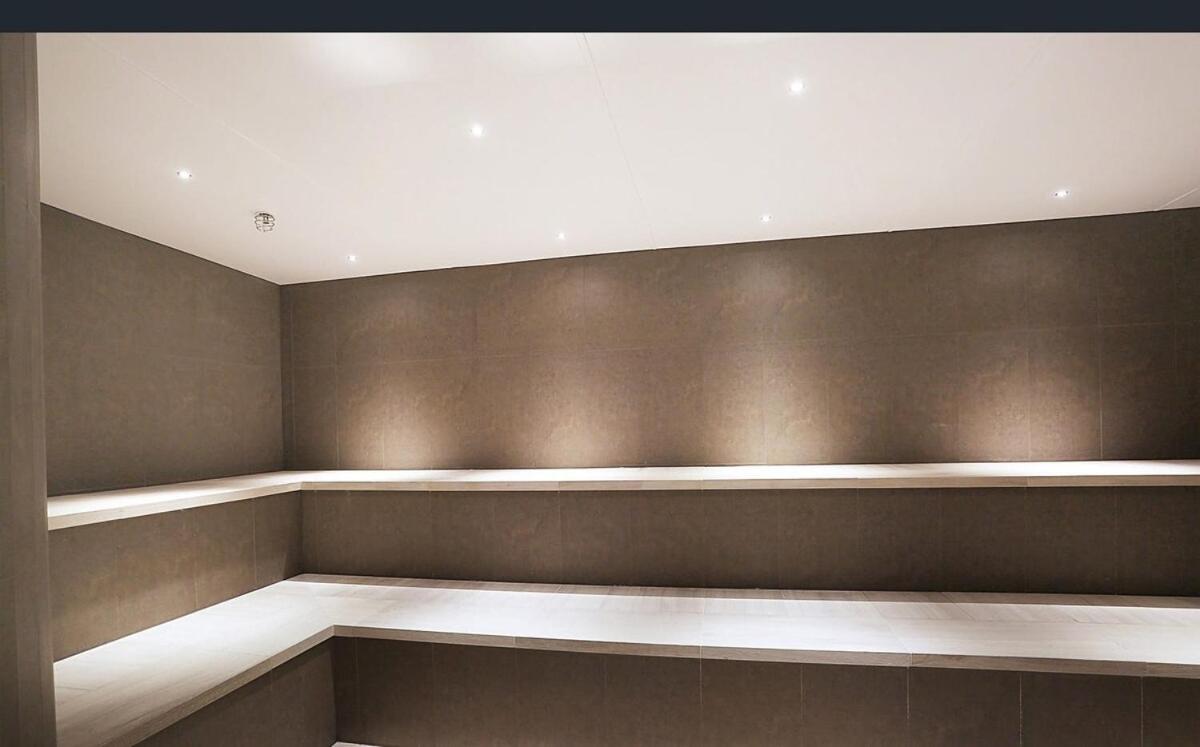 Amazing Cbd With Epic Views And Free Parking! Melbourne
