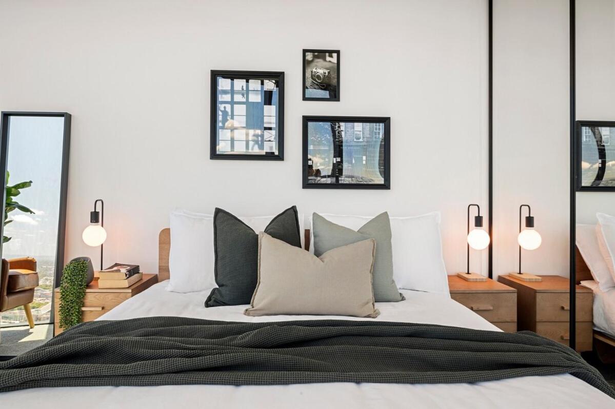 Amazing Cbd With Epic Views And Free Parking!
