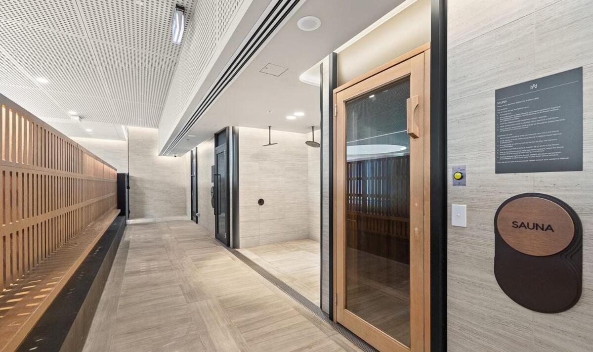 Amazing Cbd With Epic Views And Free Parking!
