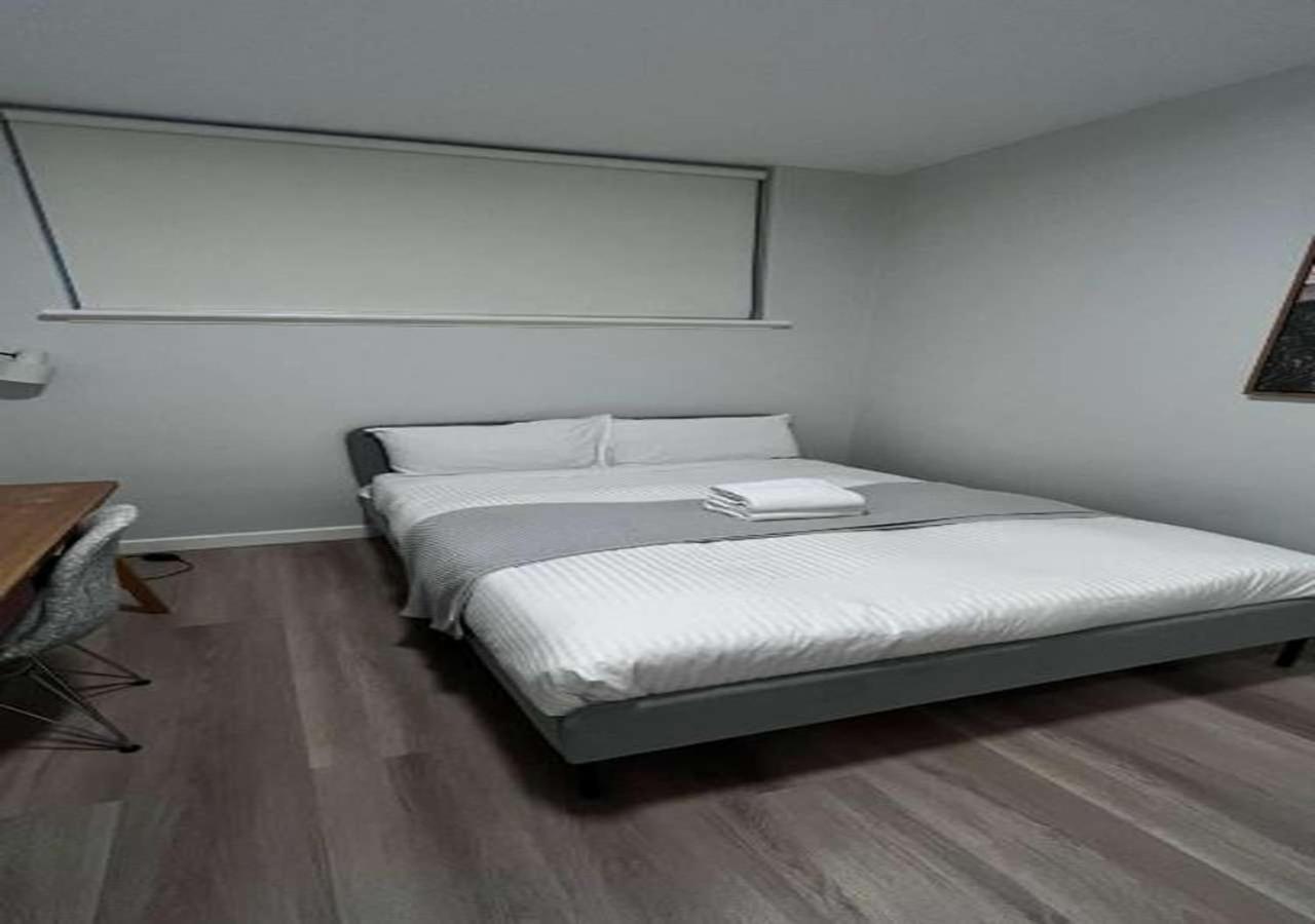 Apartment West St Kilda, Acland St, Luna Pk Car *