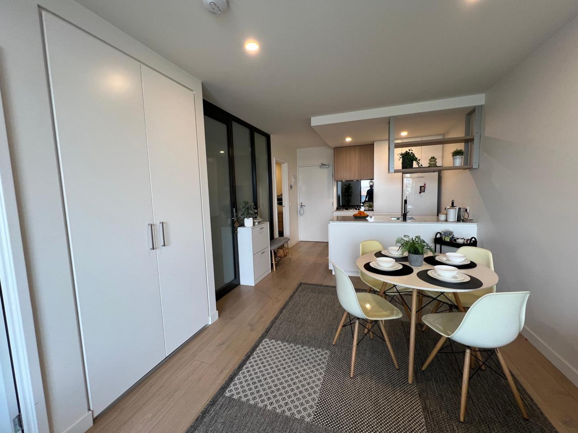 Modern 7th Floor Flat, Parking, Convenient, Quiet *