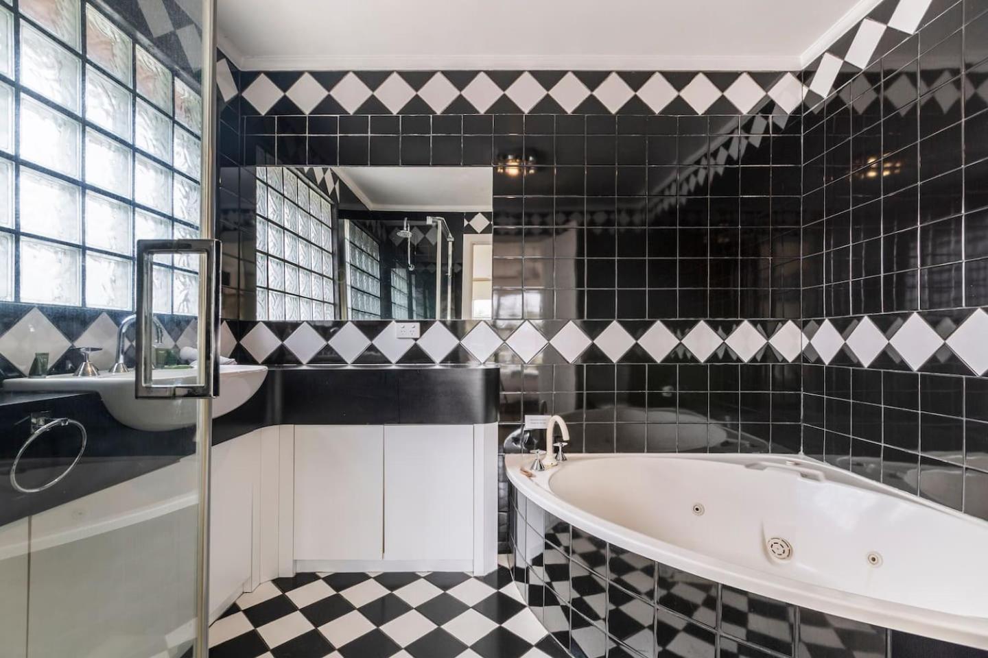 Whistling Pines - Bayside Family With Granny Flat Melbourne