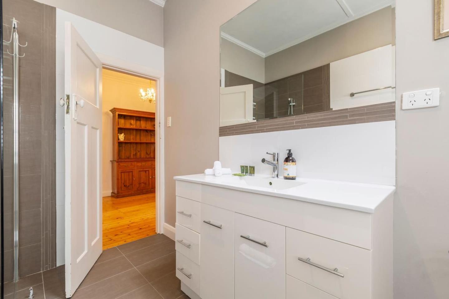 Whistling Pines - Bayside Family With Granny Flat Holiday home Melbourne
