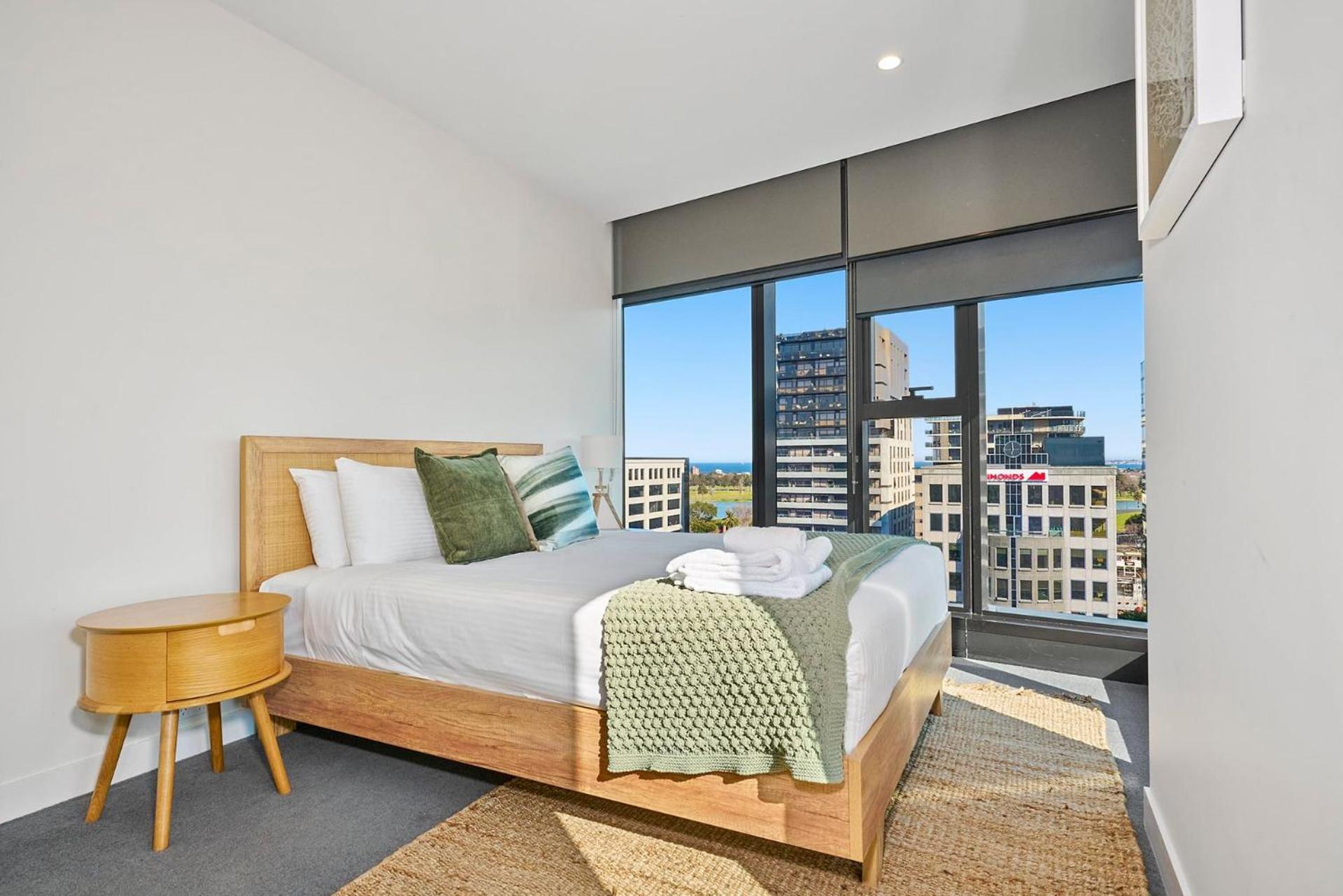 Apartment Stylish 2br On St Kilda Rd With Pool & Parking