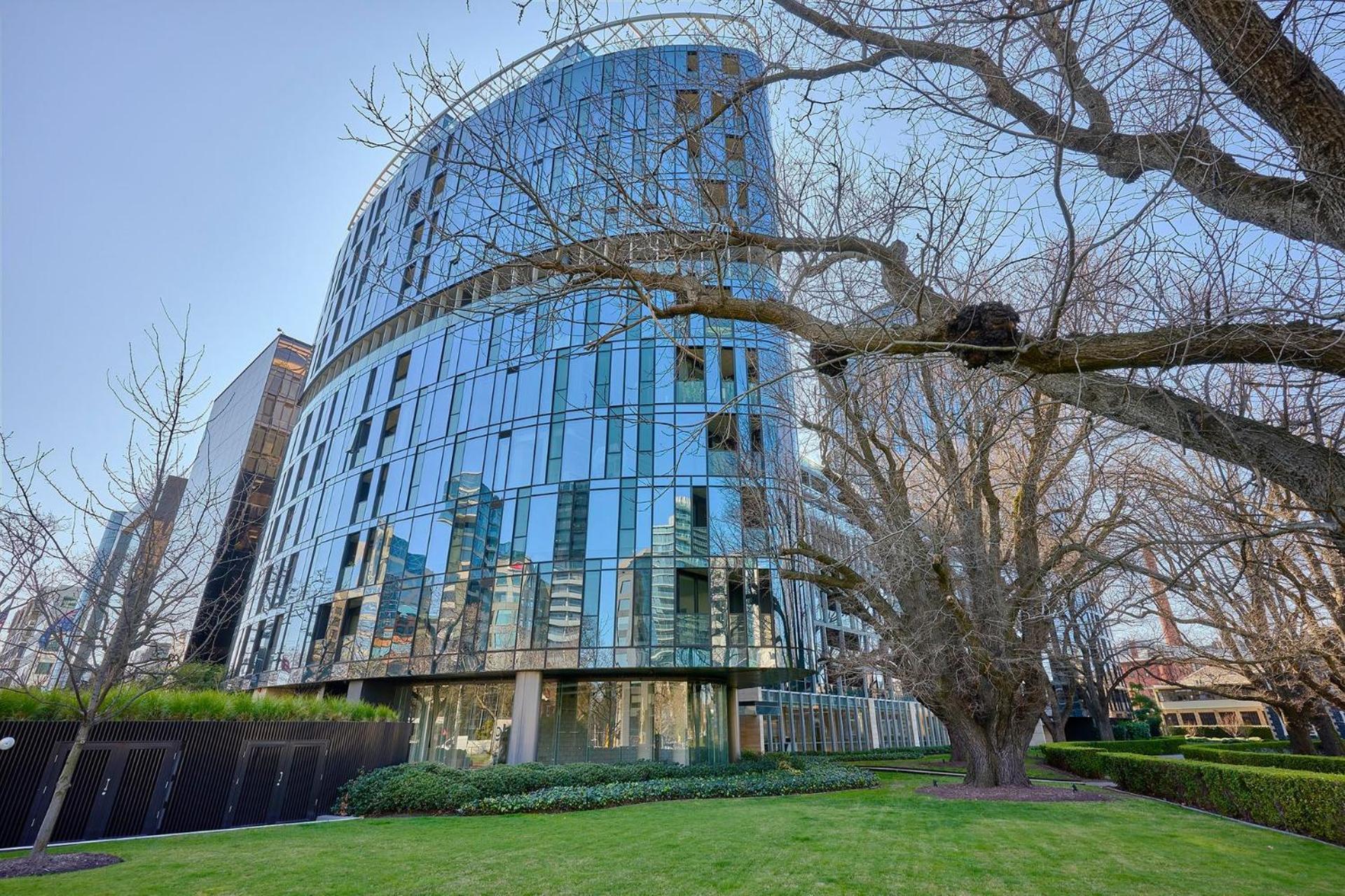 Apartment Stylish 2br On St Kilda Rd With Pool & Parking