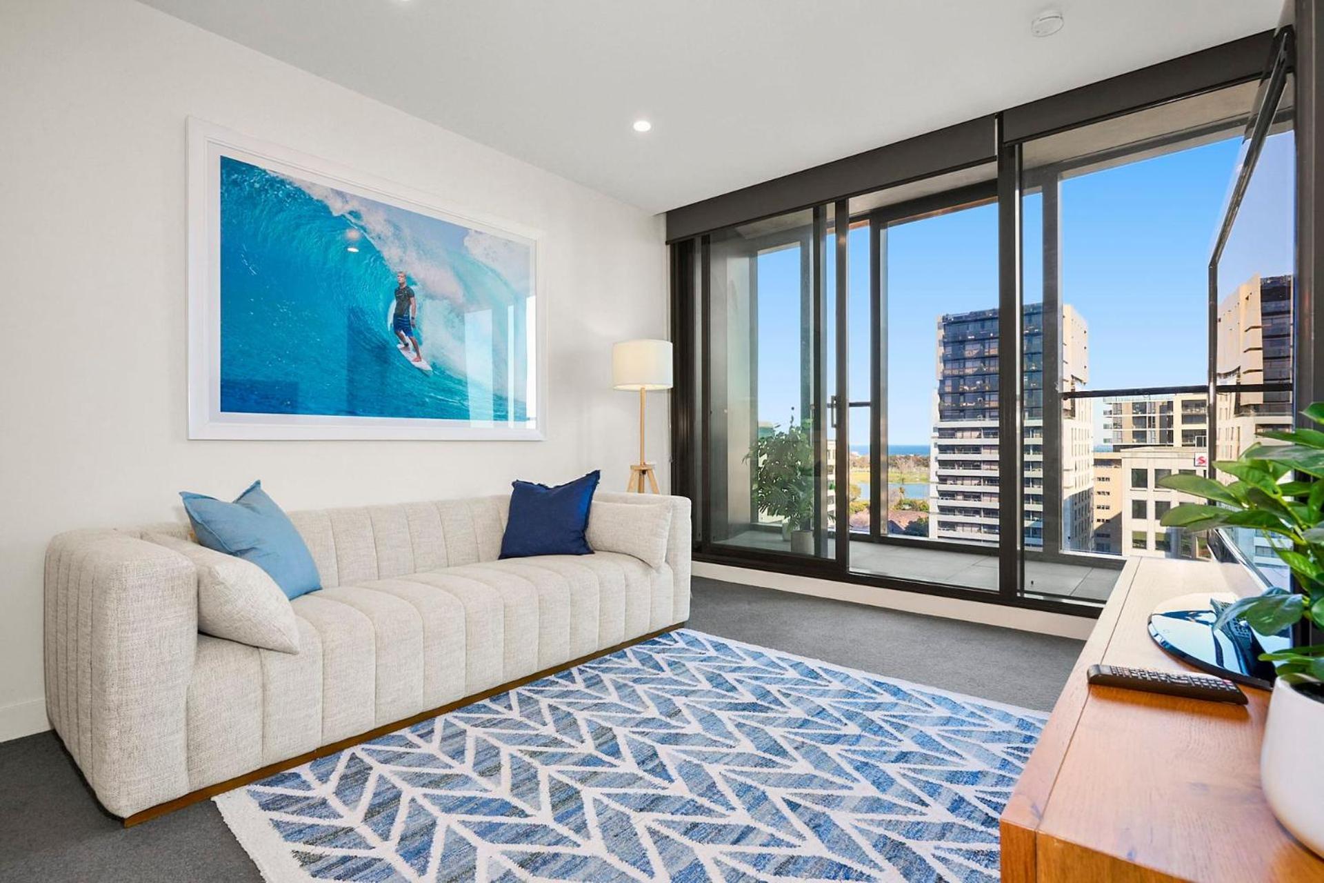 Stylish 2br On St Kilda Rd With Pool & Parking Apartment *