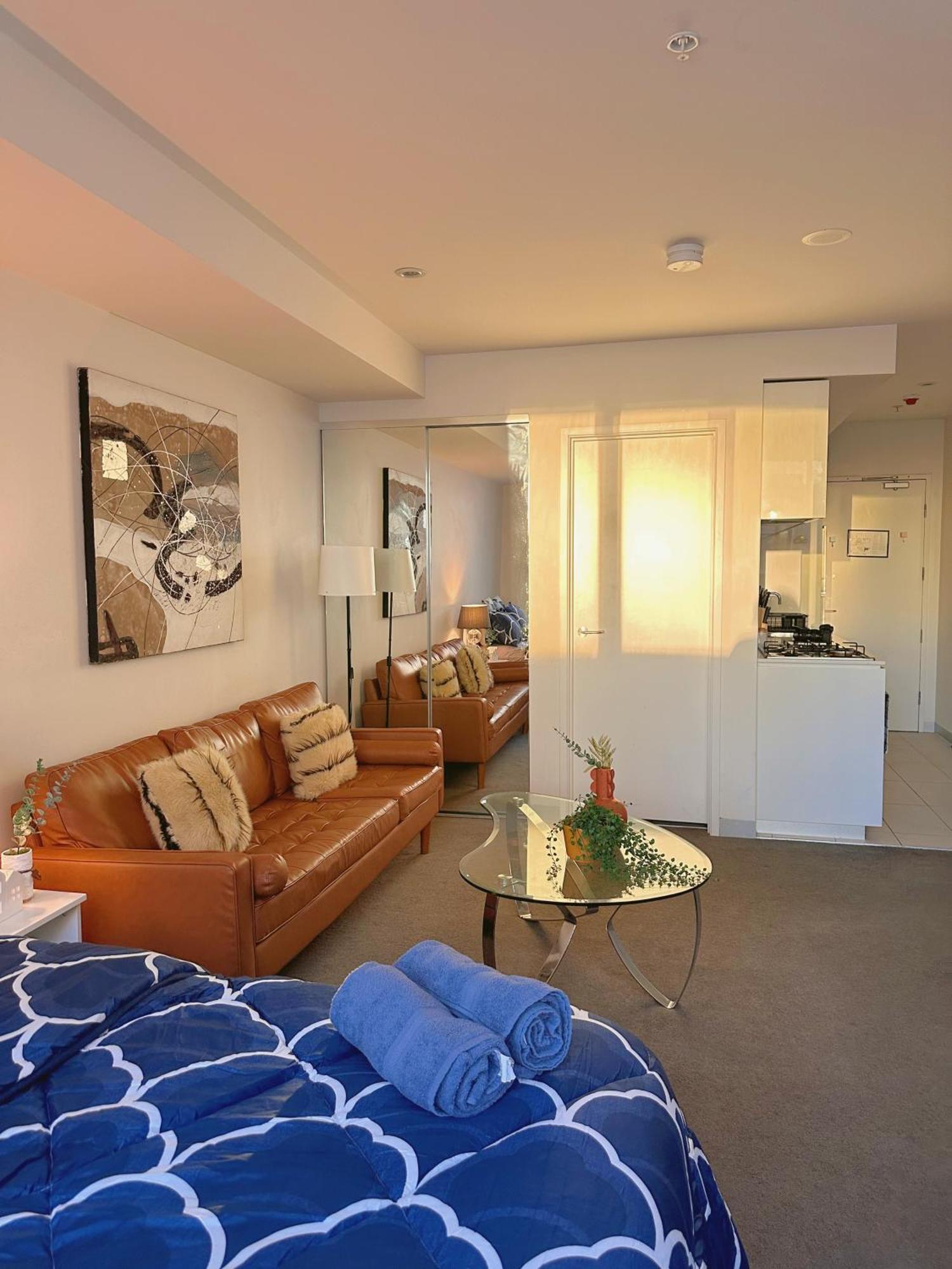 Premium With Balcony And Free Tram Access Melbourne