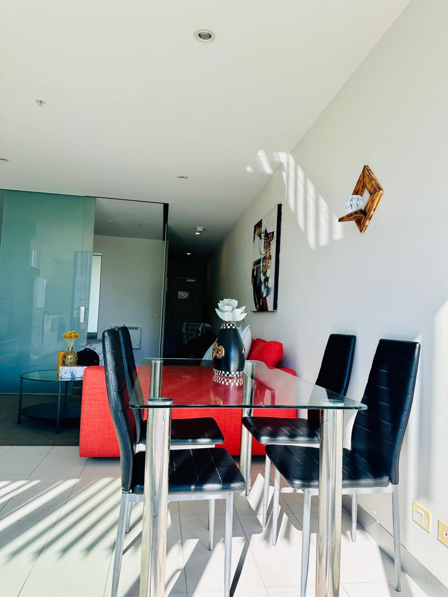 Apartment Premium With Balcony And Free Tram Access Melbourne