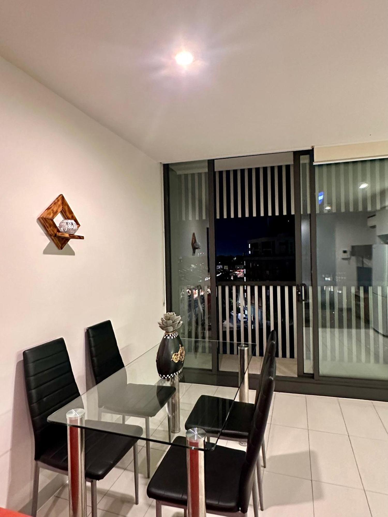 Premium With Balcony And Free Tram Access Apartment