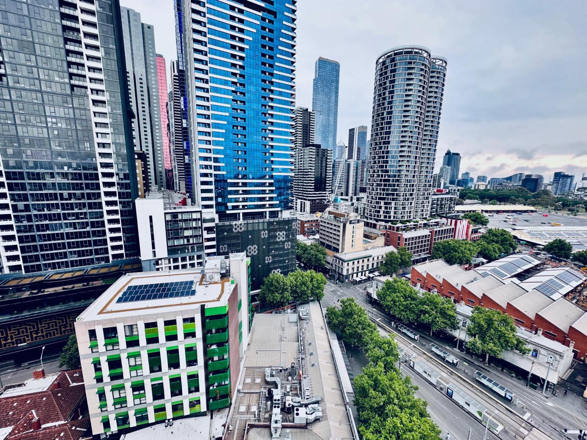 Premium With Balcony And Free Tram Access