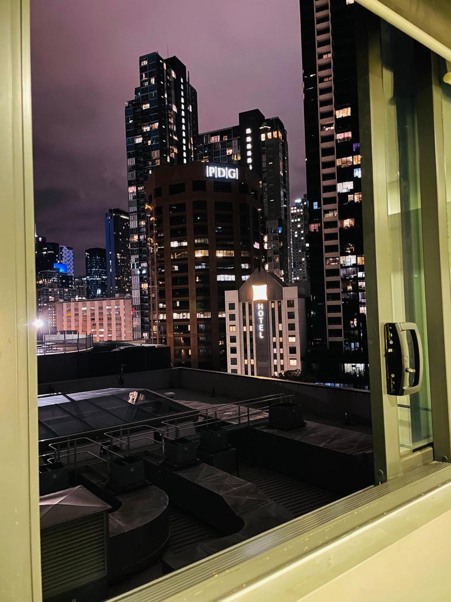 Premium With Balcony And Free Tram Access Apartment *