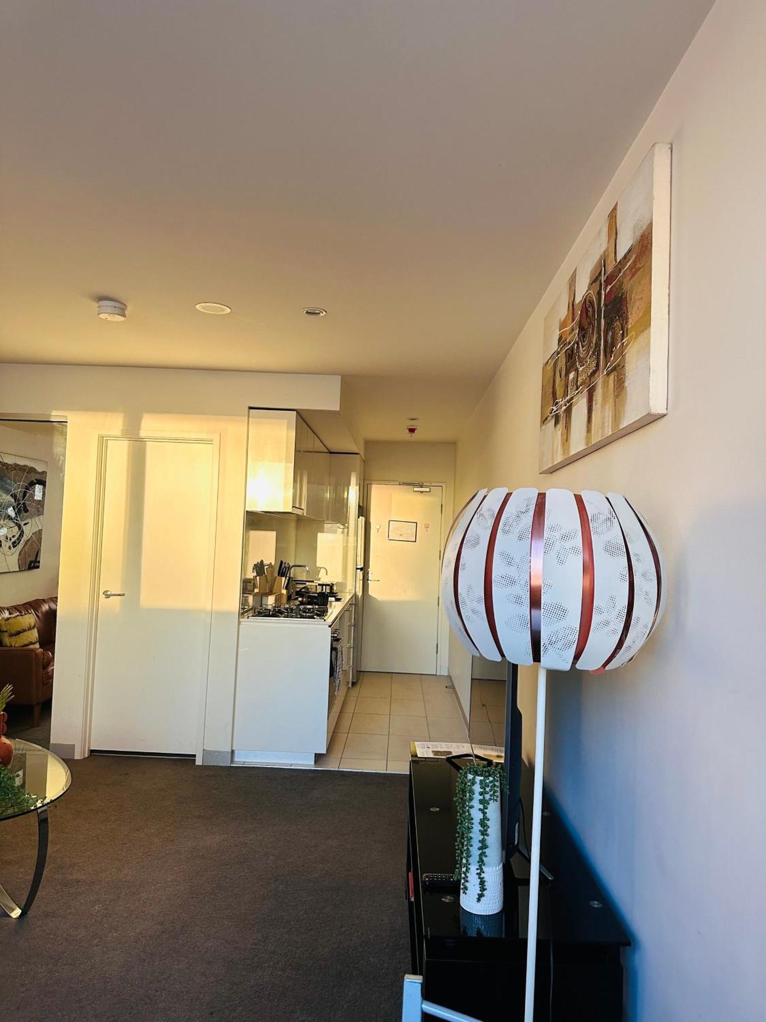 Premium With Balcony And Free Tram Access Apartment Melbourne