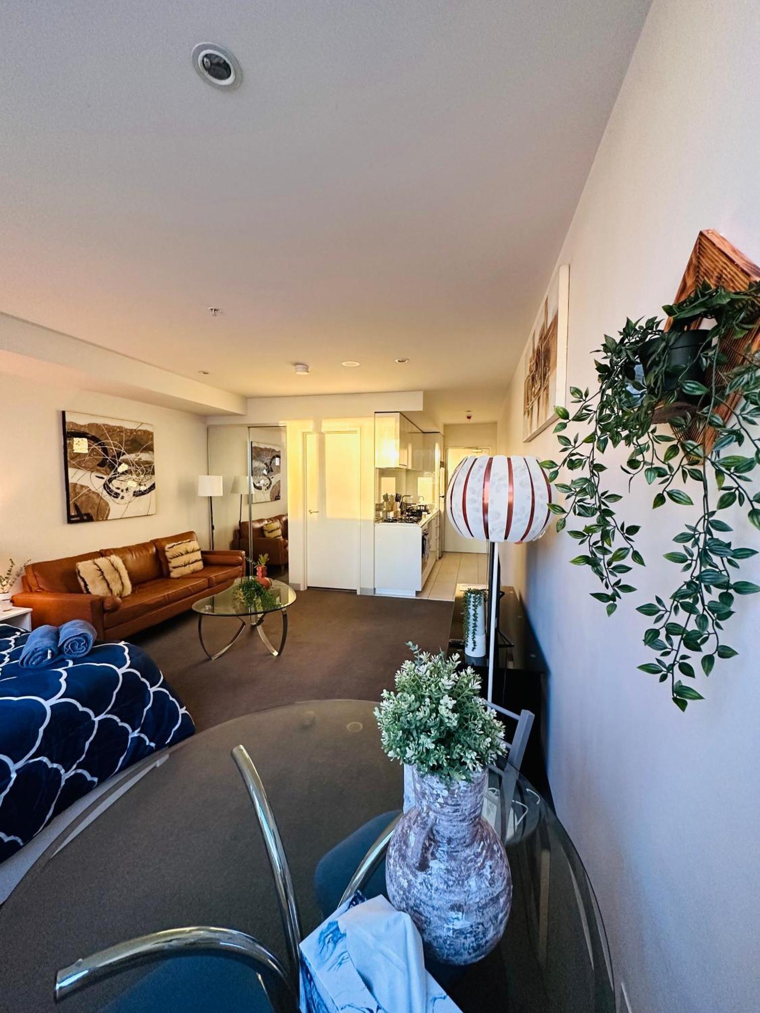 Premium With Balcony And Free Tram Access Melbourne