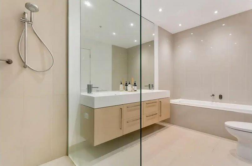 Apartment Sub-penthouse Style With Amazing Views Melbourne
