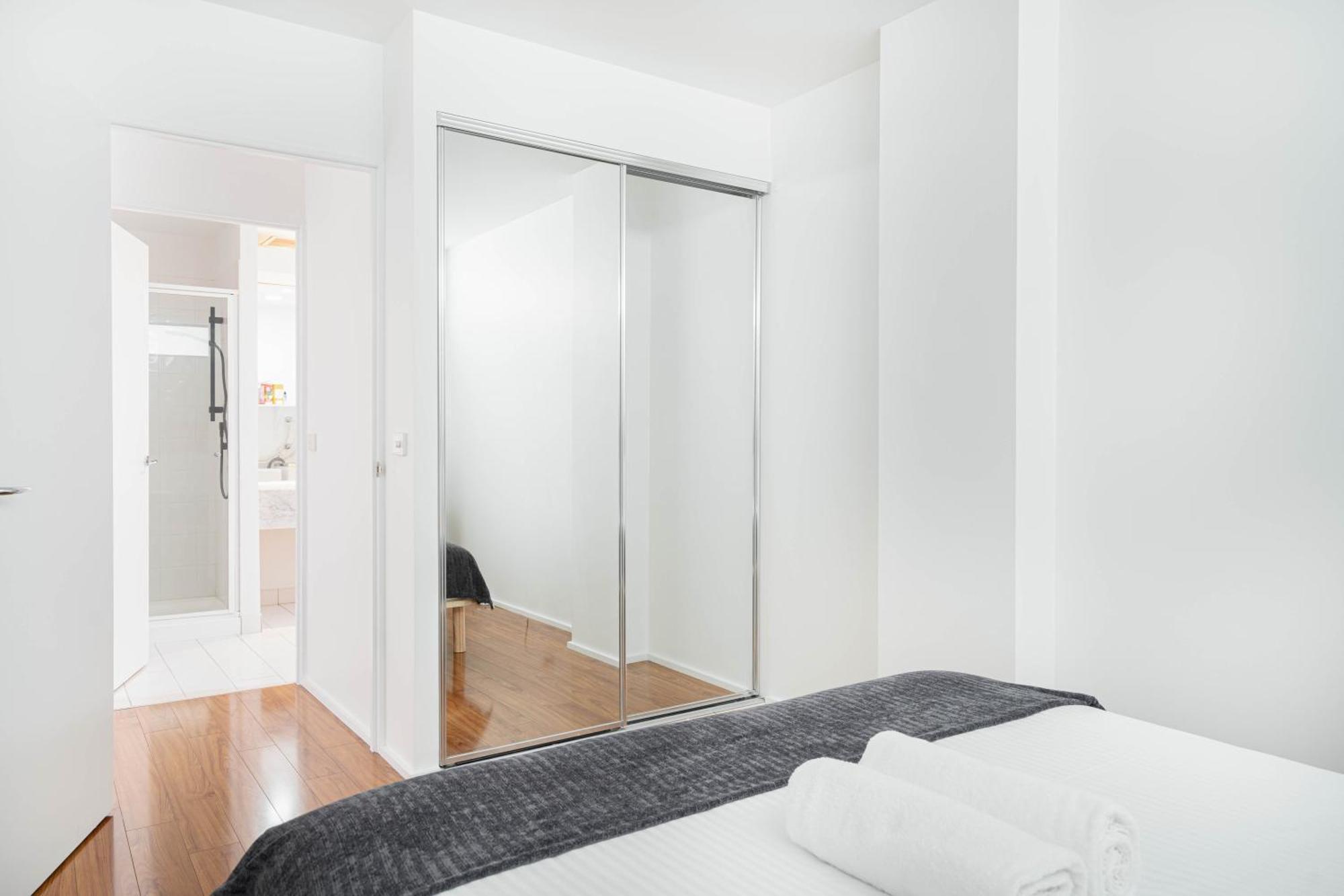 Spectacular 2br On St Kilda Rd #free Parking Gs05 Apartment *