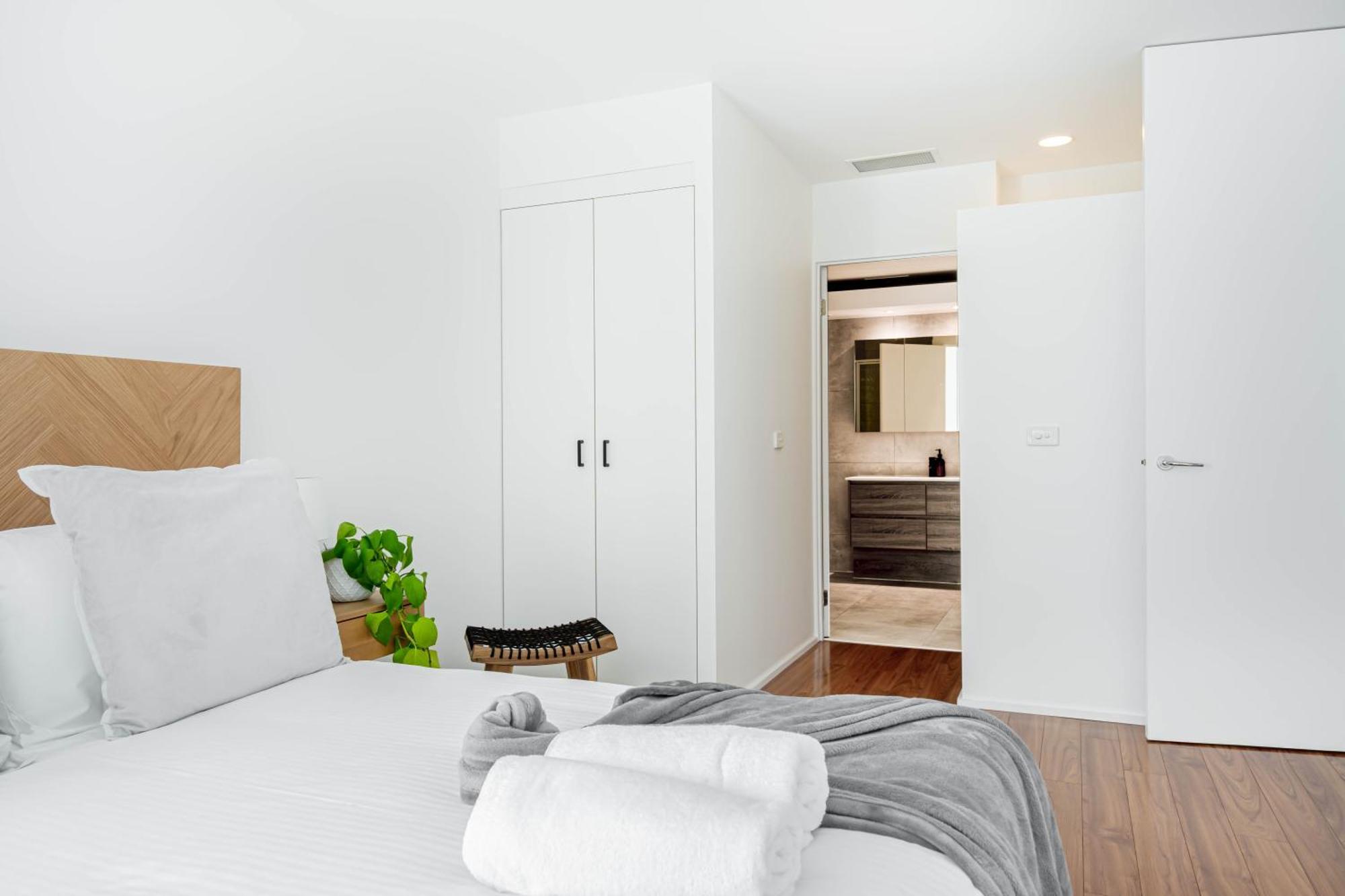 Spectacular 2br On St Kilda Rd #free Parking Gs05