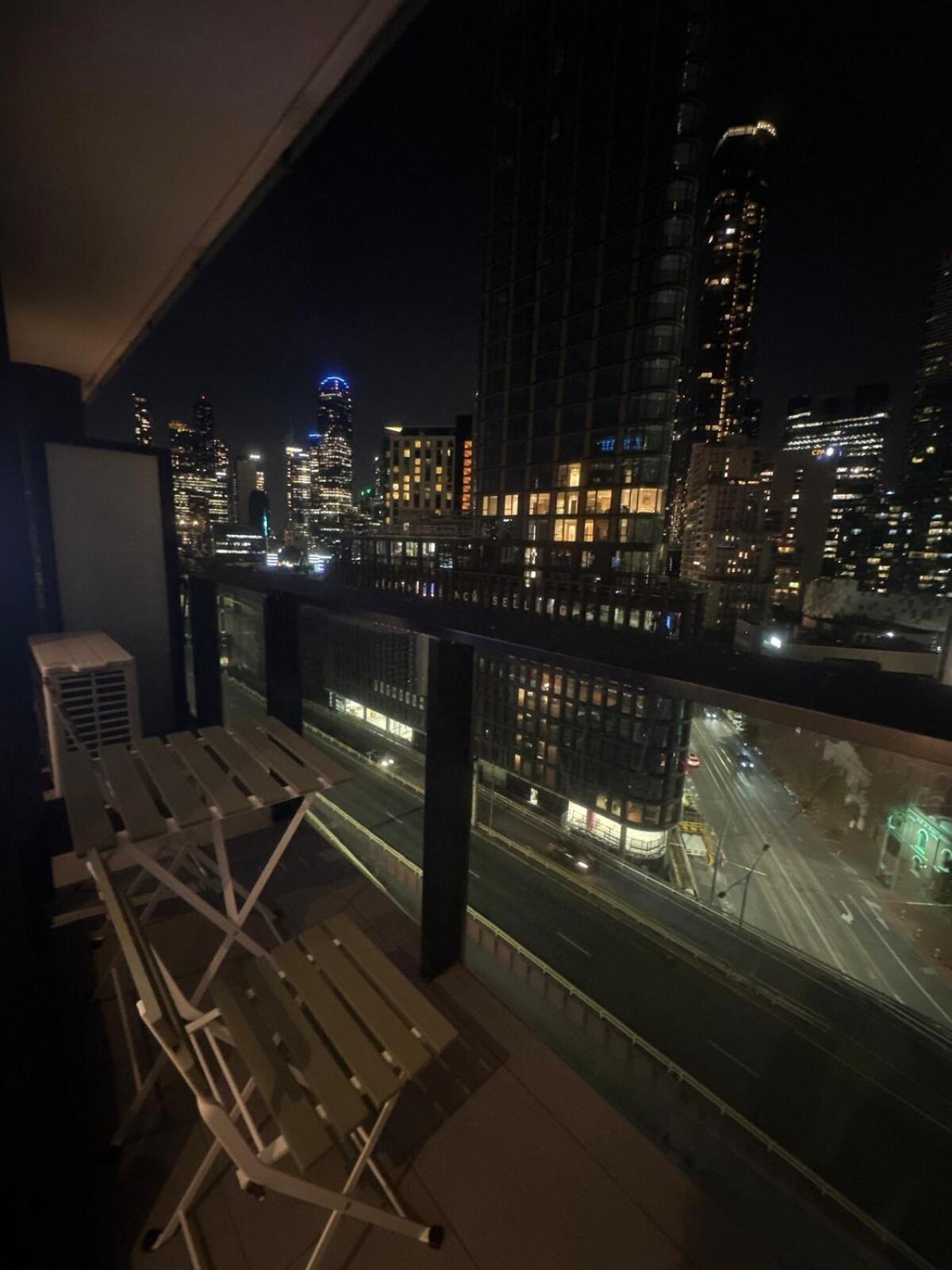 Apartment 1br Urban Oasis-stunning Views Melbourne