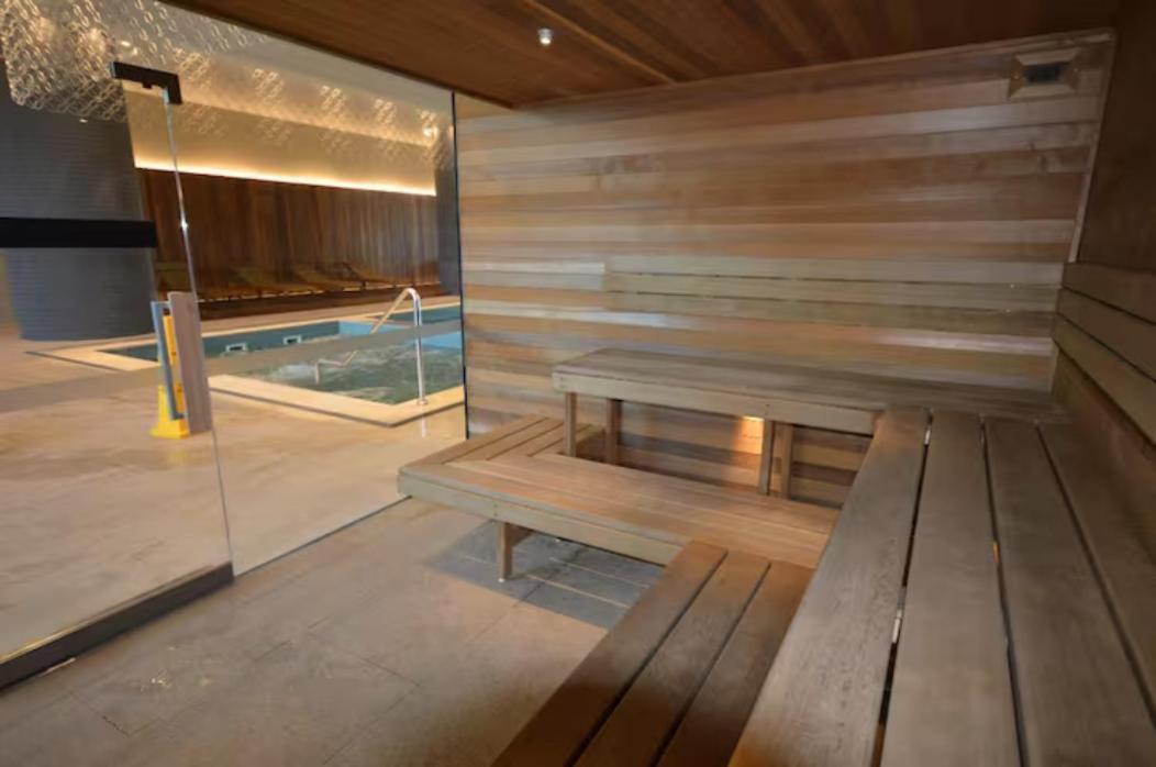Modern 2b2b With Stunning Views *