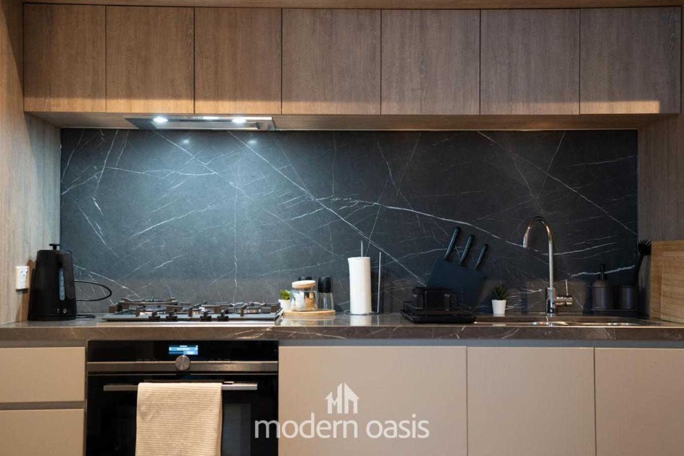 Luxury In Cbd - Next To Marvel Stadium
