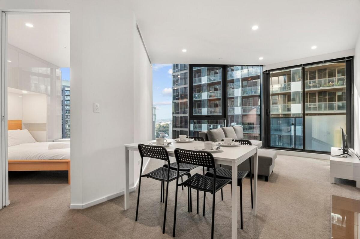 2br Prime Spot! Steps From Crown & Yarra River Apartment *
