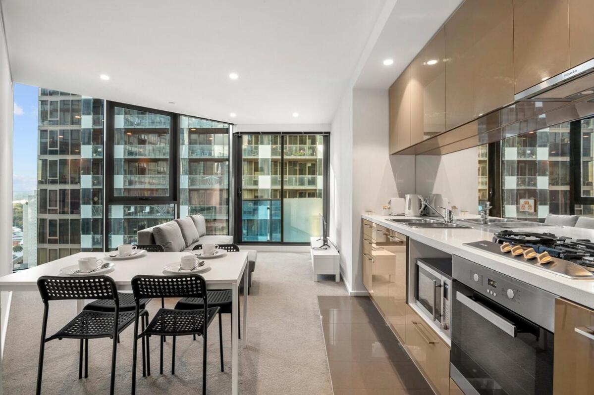 2br Prime Spot! Steps From Crown & Yarra River Apartment *
