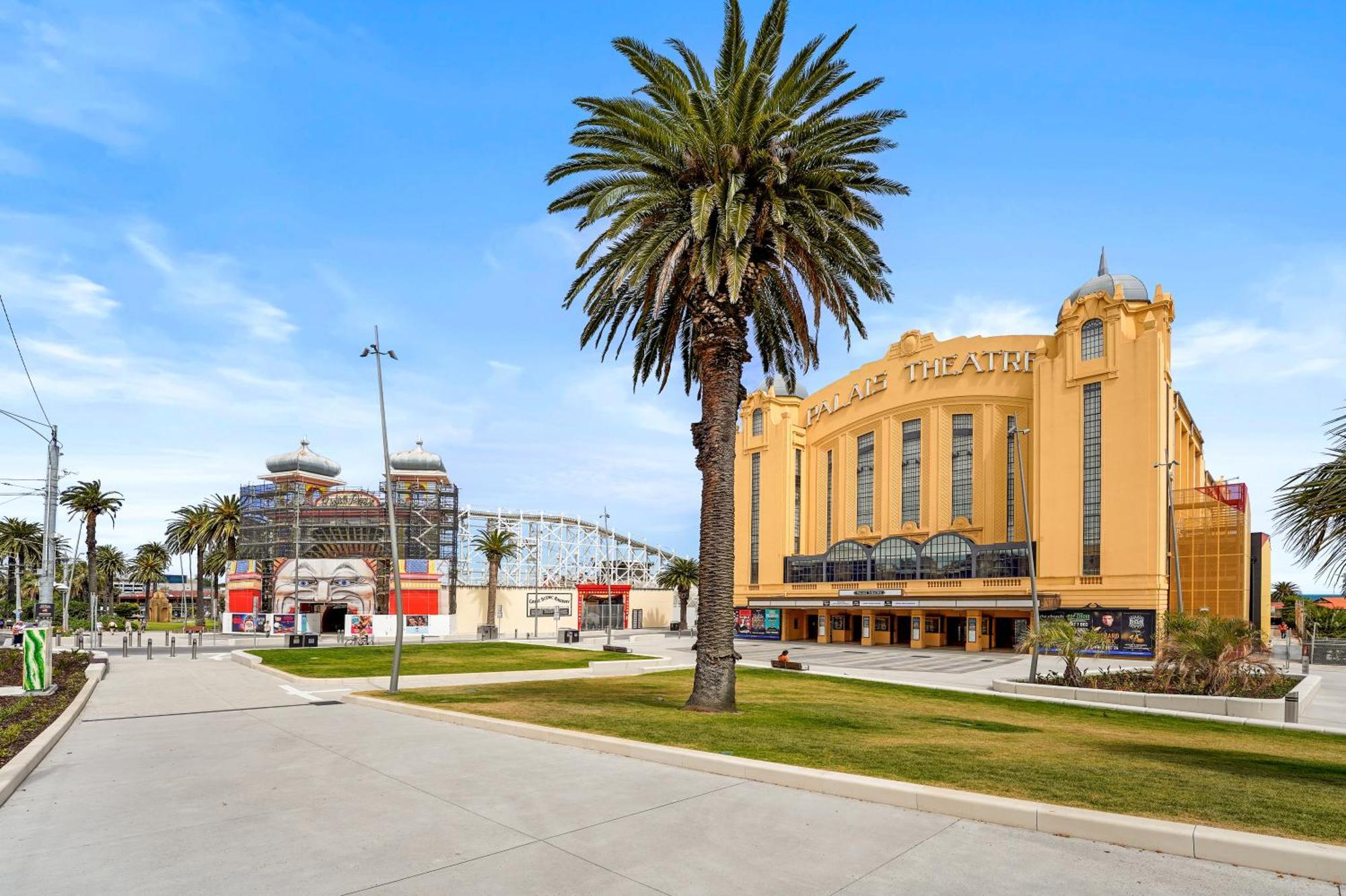 Shelleystayz On Shakespeare Melbourne