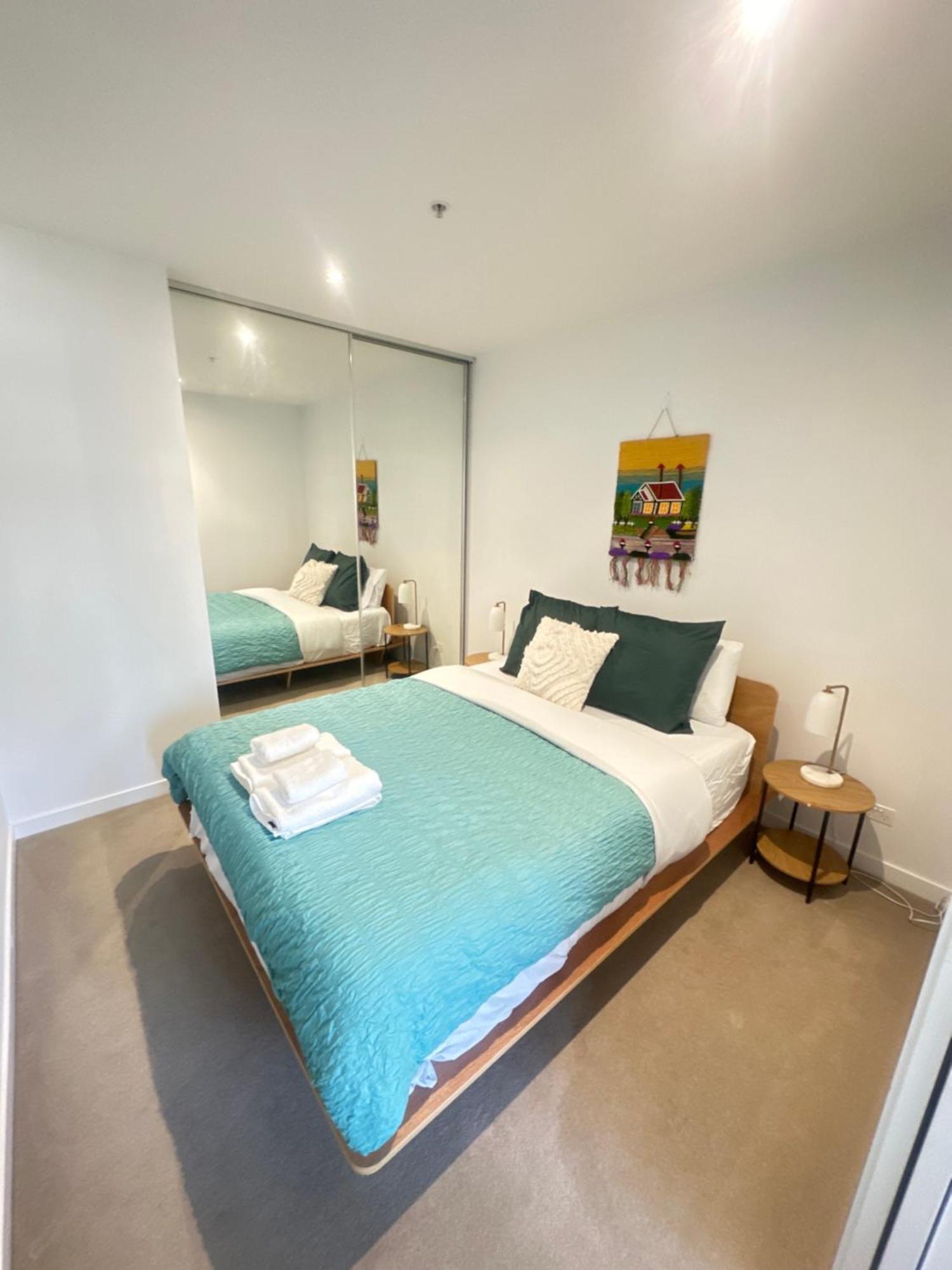 Apartment 1br Urban Oasis-stunning Views Melbourne