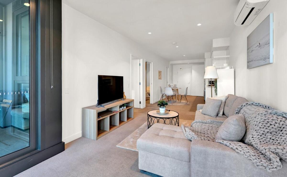 Lvl 42 2b1b With Views - Cbd Location Apartment