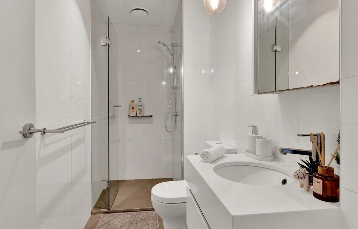 Lvl 42 2b1b With Views - Cbd Location Melbourne