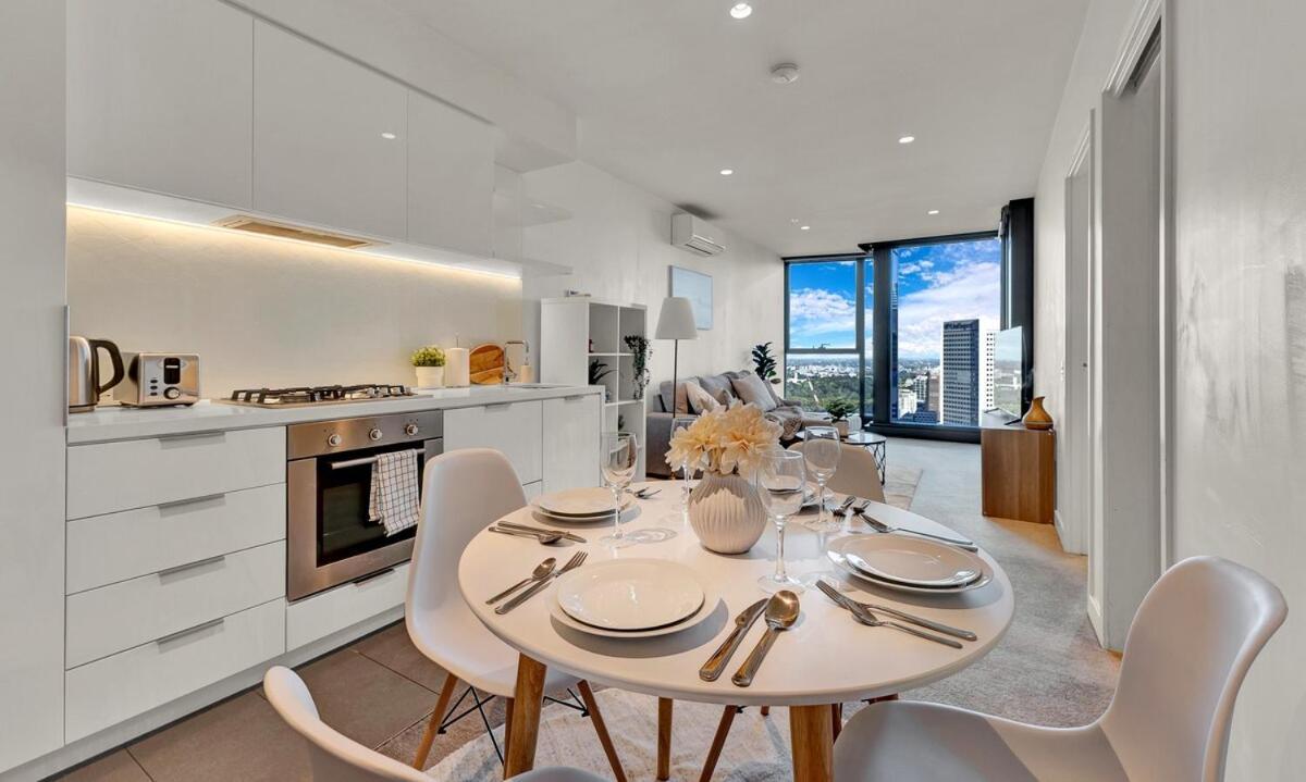 Lvl 42 2b1b With Views - Cbd Location Apartment Melbourne