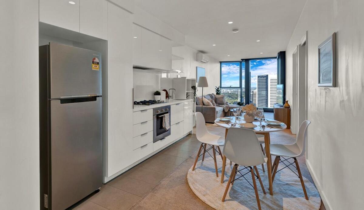 Lvl 42 2b1b With Views - Cbd Location * Melbourne